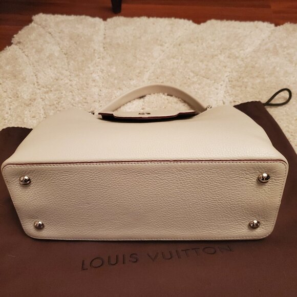 Louis Vuitton Capucines MM Bag, Light Cream/ Ivory, NEW - Picture 6 of 7